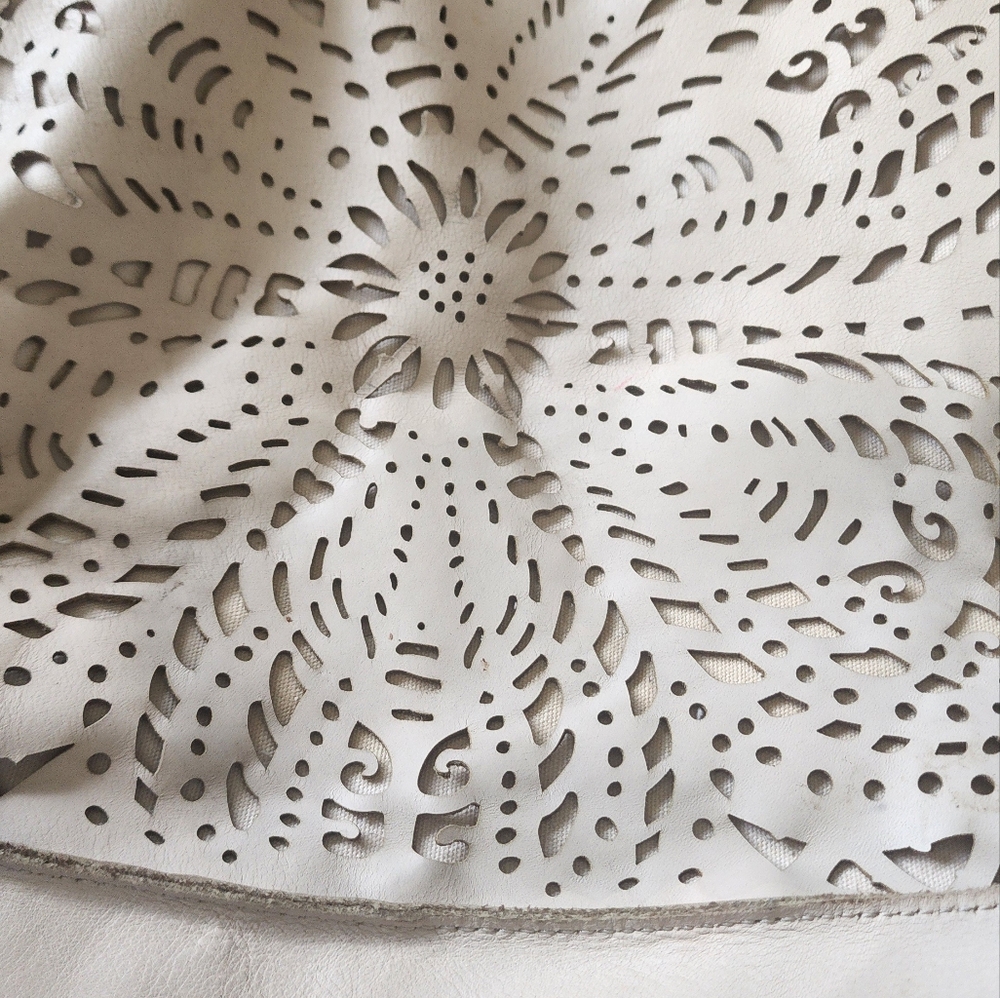 The Sak Huntley Leather Laser Cut Cream Xl Tote Bag - Picture 9 of 11
